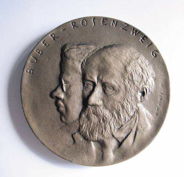 Runde Medaille mit den Profilen von Martin Buber und Franz Rosenzweig